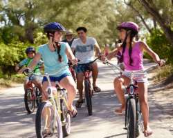 Bicycle rentals and personal watercraft rentals are also available for those who want some adventures. There are also snorkeling areas for visitors wh